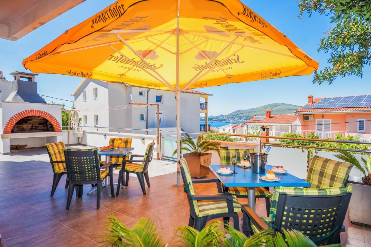 Villa Mihaela Trogir Exterior photo
