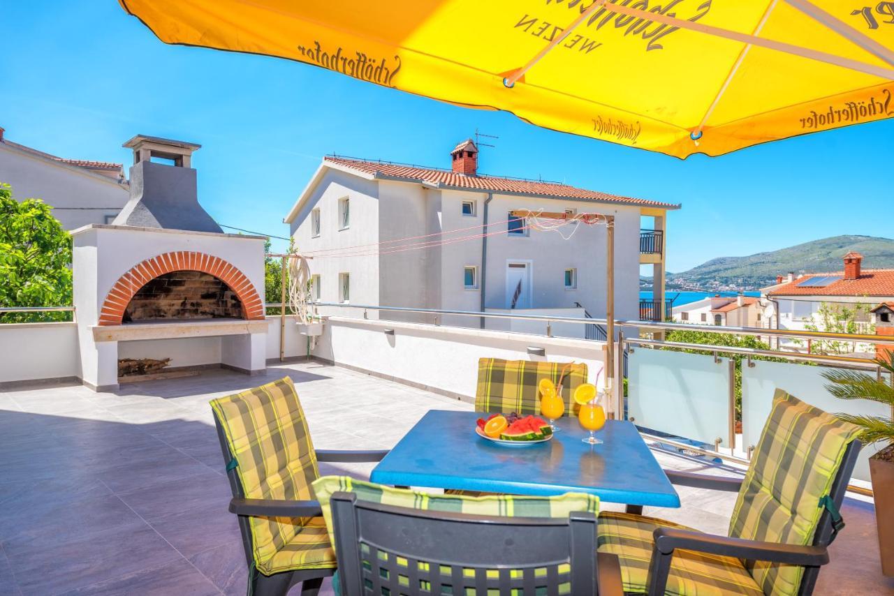 Villa Mihaela Trogir Exterior photo